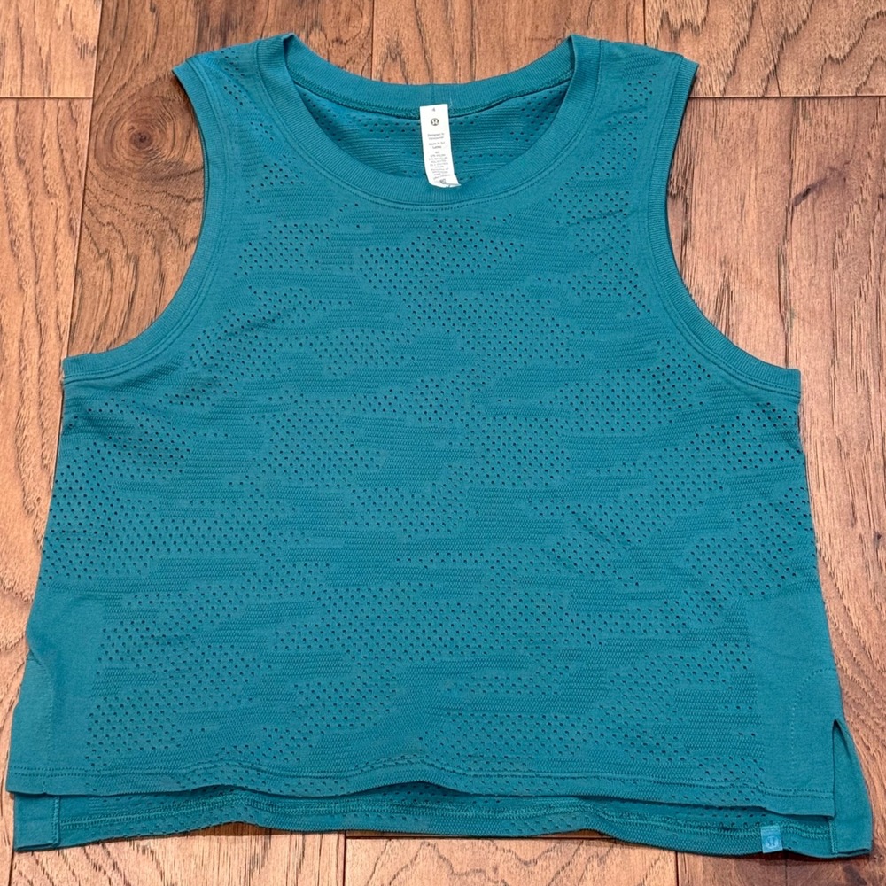 Lululemon Train To Be Tank Top
Camo Teal Lagoon Mesh/‎ Silverescent Size 4
